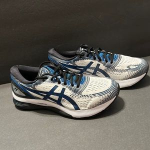 NWOB ASICS Gel Nimbus 21 white Blue and Grey Shoes Men 8